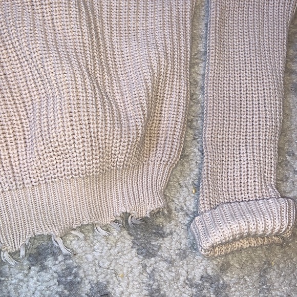 Cropped distressed sweater - Picture 2 of 3